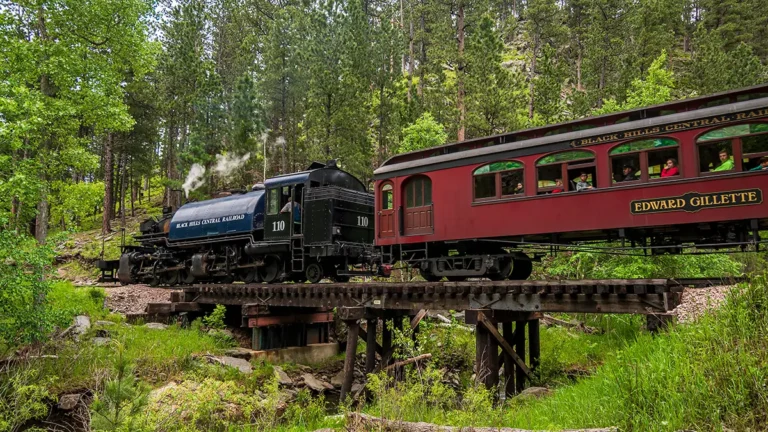 1880 train 768x432