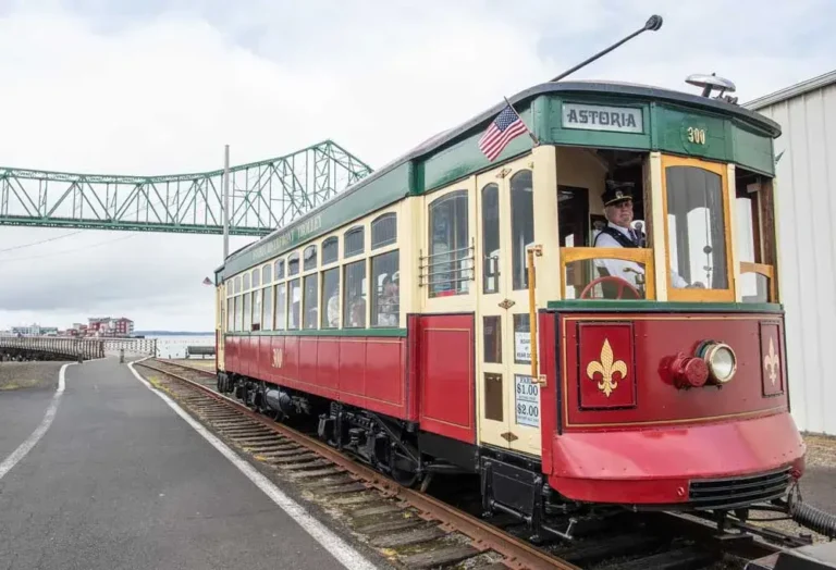 Astoria Riverfront Trolley 768x524