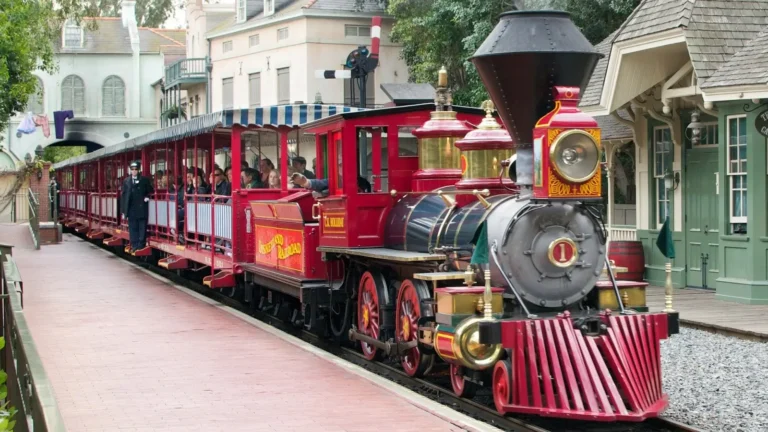 Disneyland Railroad 768x432